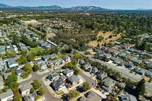 2038 Red Oak Cir, Santa Rosa, CA 95403 - Photo 32