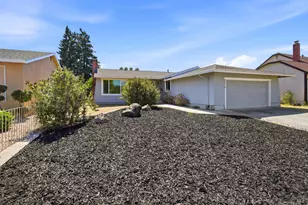 880 Crinella Dr, Petaluma, CA 94954 - Photo 2