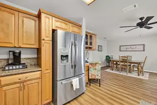 832 Vassar Dr, Vacaville, CA 95687 - Photo 36