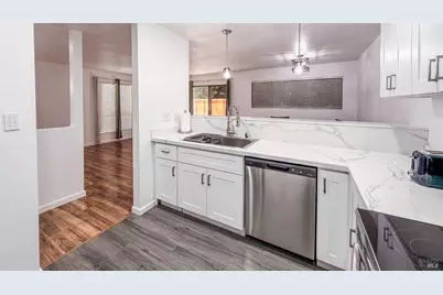637 Beelard Drive, Vacaville, CA 95687 - Photo 2
