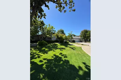 2919 E Joaquin Place, Fresno, CA 93726 - Photo 1