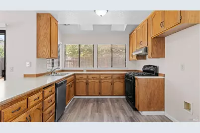 101 Constitution Avenue, Vacaville, CA 95687 - Photo 10