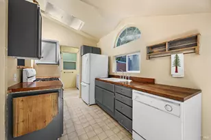 15320 Canyon 3 Rd, Rio Nido, CA 95471 - Photo 16