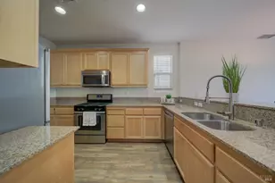 1125 Strawberry Ln, Suisun City, CA 94585 - Photo 6