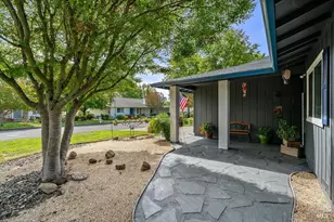 132 Mountain Vista Cir, Santa Rosa, CA 95409 - Photo 2