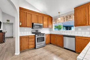 2637 Valley Oak Way, Fairfield, CA 94533 - Photo 8