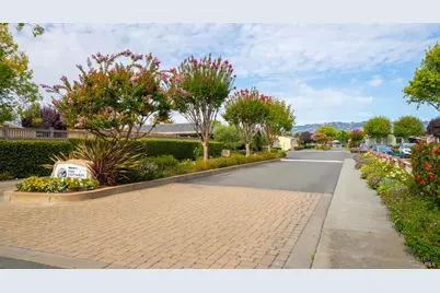 8 Oakwood Drive, Petaluma, CA 94954 - Photo 16