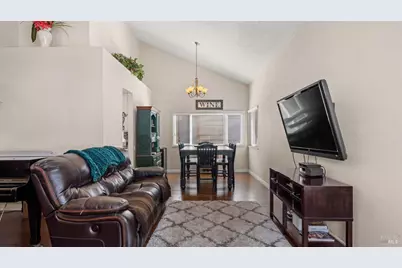 606 Sunnyvale Place, Vacaville, CA 95687 - Photo 10