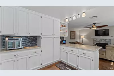 606 Sunnyvale Place, Vacaville, CA 95687 - Photo 18