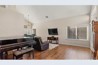 606 Sunnyvale Place, Vacaville, CA 95687 - Photo 8
