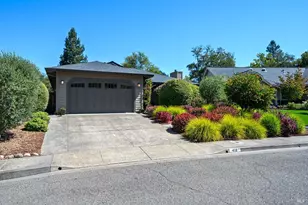 412 Fairway Ct, Healdsburg, CA 95448 - Photo 2