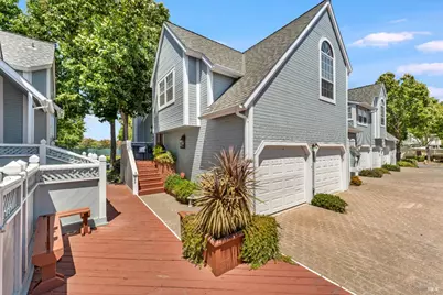 377 E 2nd Street, Benicia, CA 94510 - Photo 4