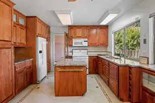481 Crestview Dr, Vacaville, CA 95688 - Photo 8