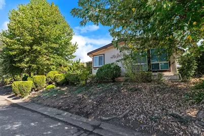 105 Glenoak Court, Santa Rosa, CA 95409 - Photo 2