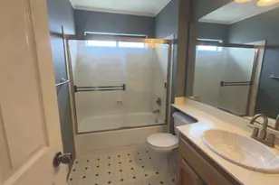 207 Loch Lomond Dr, Vacaville, CA 95687 - Photo 2