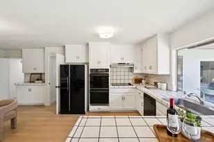 8 W Castlewood Dr, San Rafael, CA 94901 - Photo 28