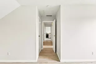 17 Eastside Cir, Petaluma, CA 94954 - Photo 24