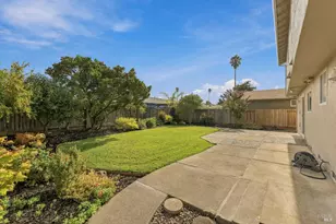 17 Eastside Cir, Petaluma, CA 94954 - Photo 26