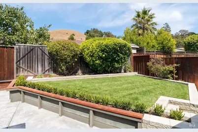 19 Carmel Drive, Novato, CA 94945 - Photo 34