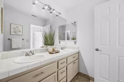 400 Rollingwood Court, Vacaville, CA 95688 - Photo 58