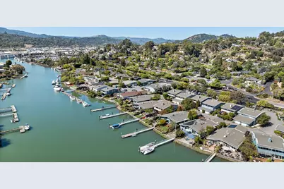 32 Porto Bello Drive, San Rafael, CA 94901 - Photo 18