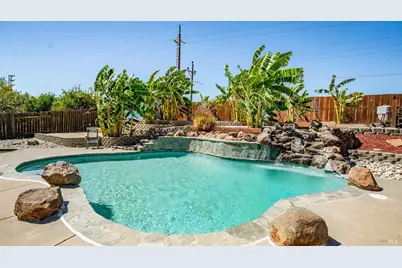 655 W Creekside Circle, Dixon, CA 95620 - Photo 2