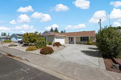 111 McKinley Circle, Vacaville, CA 95687 - Photo 2