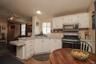 8 Mast Dr, Suisun City, CA 94585 - Photo 10