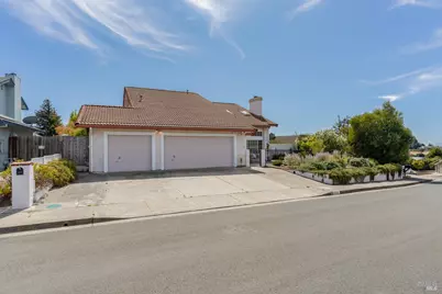 860 Hanlon Way, Benicia, CA 94510 - Photo 2
