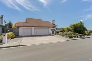 860 Hanlon Way, Benicia, CA 94510 - Photo 2