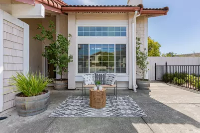 860 Hanlon Way, Benicia, CA 94510 - Photo 8