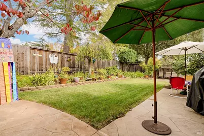 7125 Fairfield Drive, Santa Rosa, CA 95409 - Photo 26