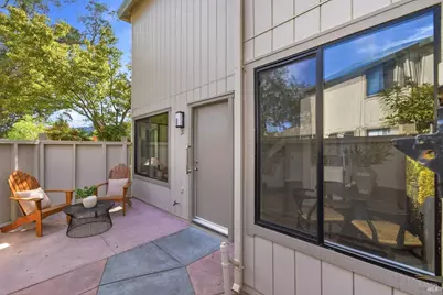 31 Wharf Circle, San Rafael, CA 94903 - Photo 2