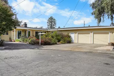 2117 Harris Court, Santa Rosa, CA 95401 - Photo 2