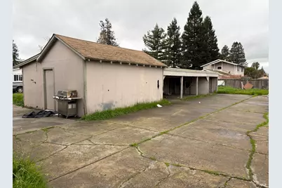 909 Hendley Street, Santa Rosa, CA 95404 - Photo 32