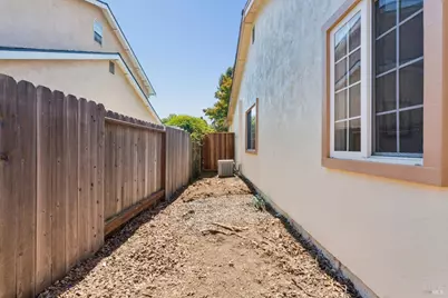 227 Baker Street, Benicia, CA 94510 - Photo 24