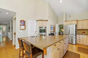 525 Malobar Dr, Novato, CA 94945 - Photo 2
