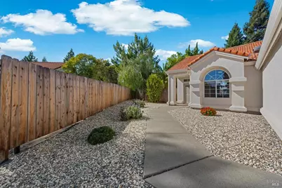 337 Sun Valley Way, Vacaville, CA 95688 - Photo 4