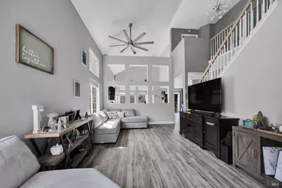 1093 Cloverbrook Circle, Vacaville, CA 95687 - Photo 2