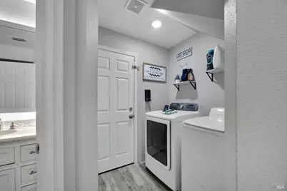 1093 Cloverbrook Circle, Vacaville, CA 95687 - Photo 20