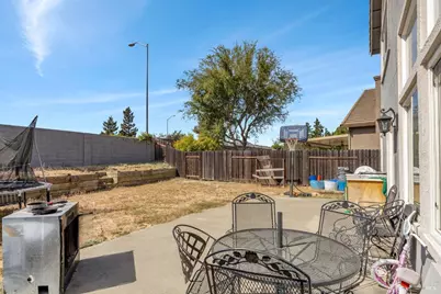1093 Cloverbrook Circle, Vacaville, CA 95687 - Photo 32