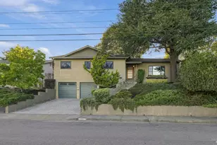 729 Elm Dr, Petaluma, CA 94952 - Photo 2