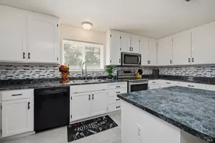 18685 Oak Grove Rd, Hidden Valley Lake, CA 95467 - Photo 2
