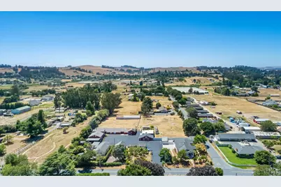 724 Liberty Road, Petaluma, CA 94952 - Photo 1