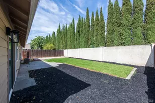 305 Victoria Dr, Dixon, CA 95620 - Photo 12