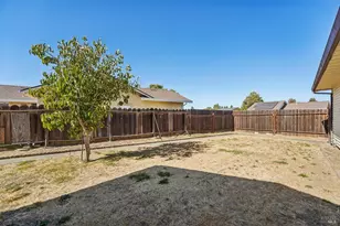 514 Monterey Dr, Suisun City, CA 94585 - Photo 36