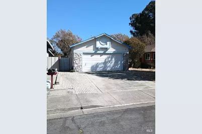 1035 Camellia Court, Suisun City, CA 94585 - Photo 2