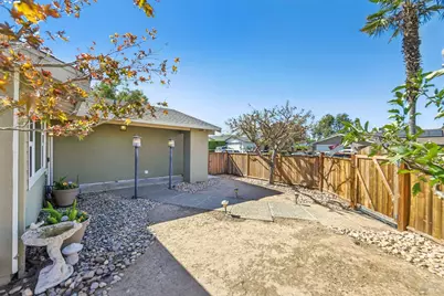 201 Radnor Court, Benicia, CA 94510 - Photo 2