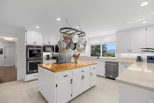 10 Santa Yorma Ct, Novato, CA 94945 - Photo 16