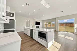 7320 Willowglen Dr, Rohnert Park, CA 94928 - Photo 12